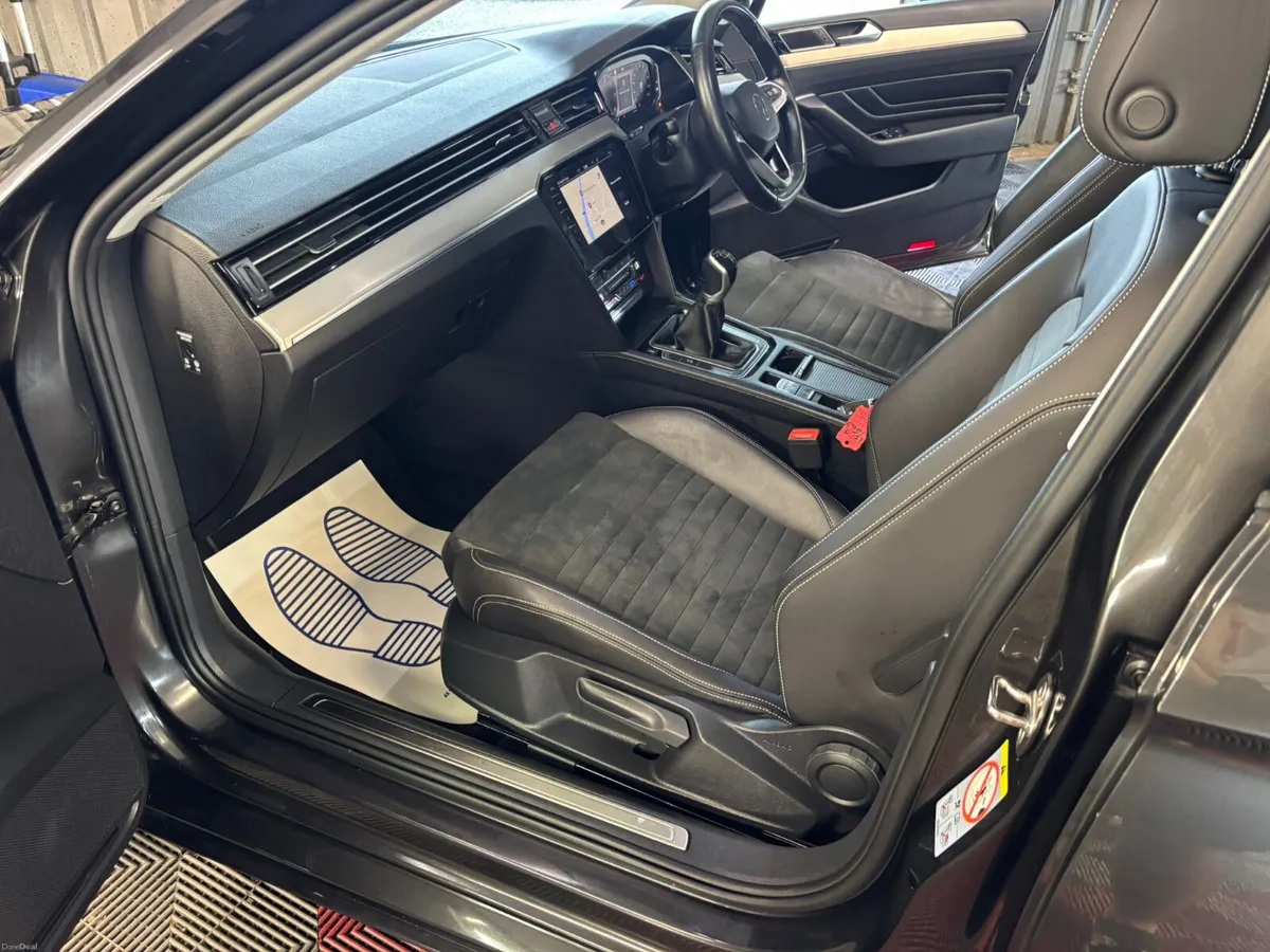 2022 Volkswagen Passat  2.0 TDI 150HP Elegance - Image 4