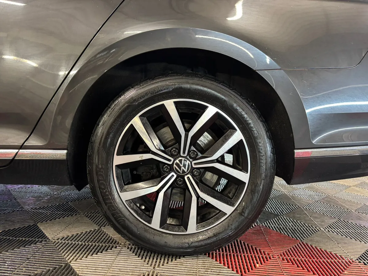 2022 Volkswagen Passat  2.0 TDI 150HP Elegance - Image 3