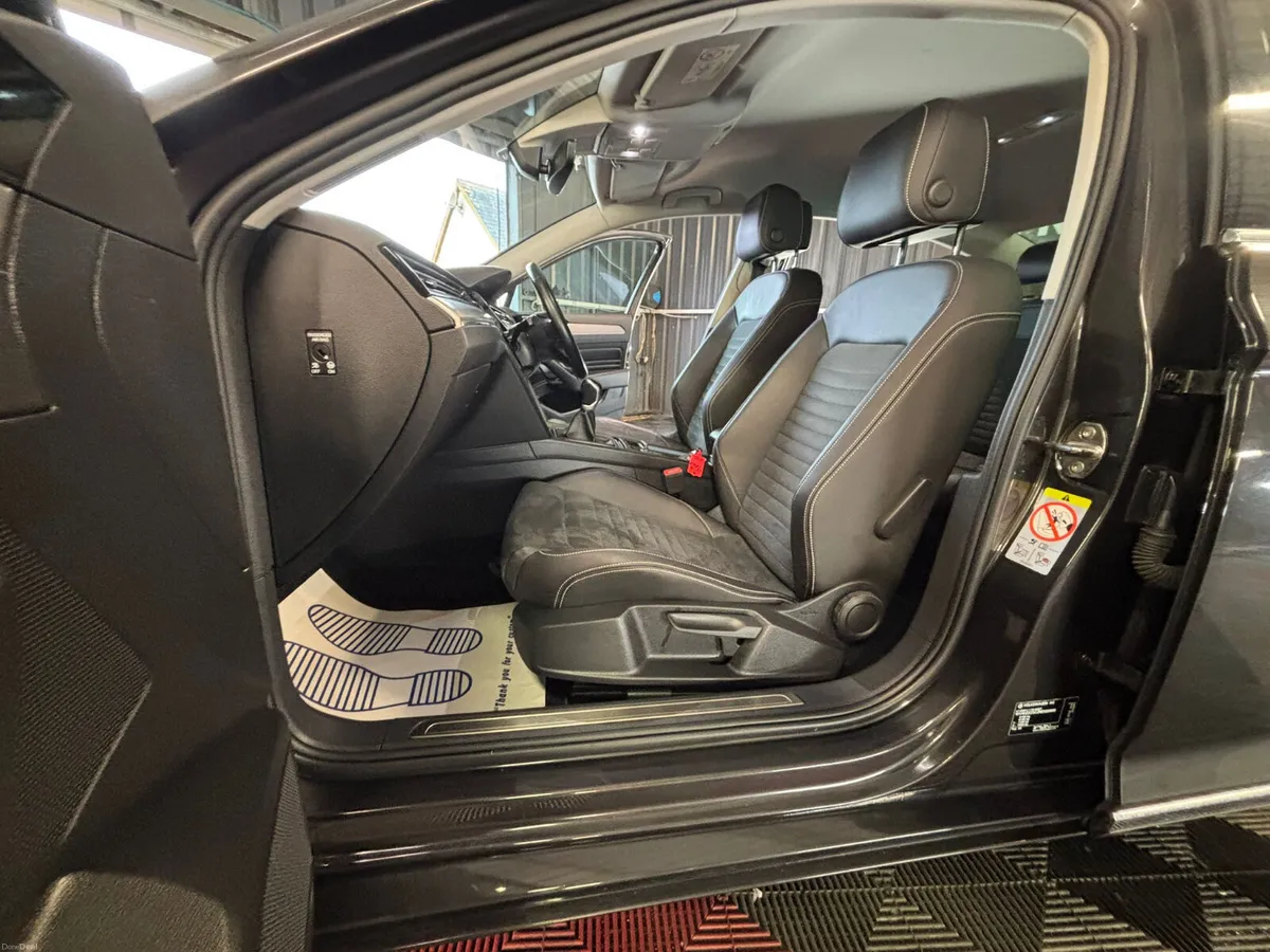2022 Volkswagen Passat  2.0 TDI 150HP Elegance - Image 2