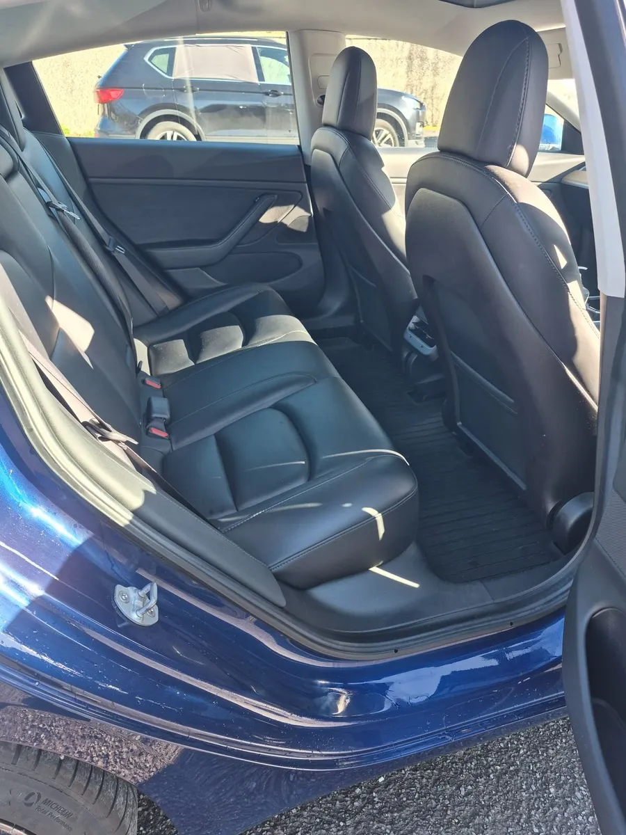 Tesla Model 3 2019 - Image 2