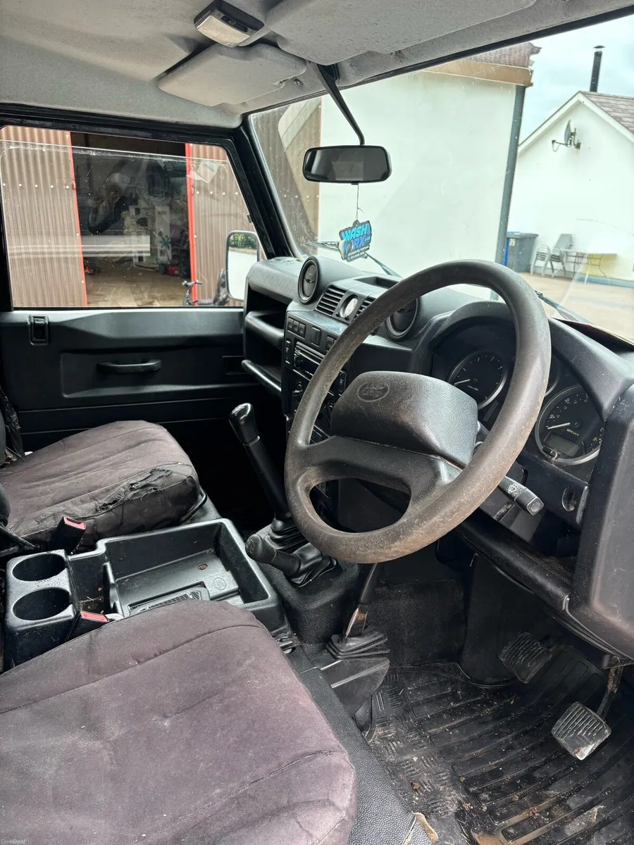 Landrover Defender - Image 4