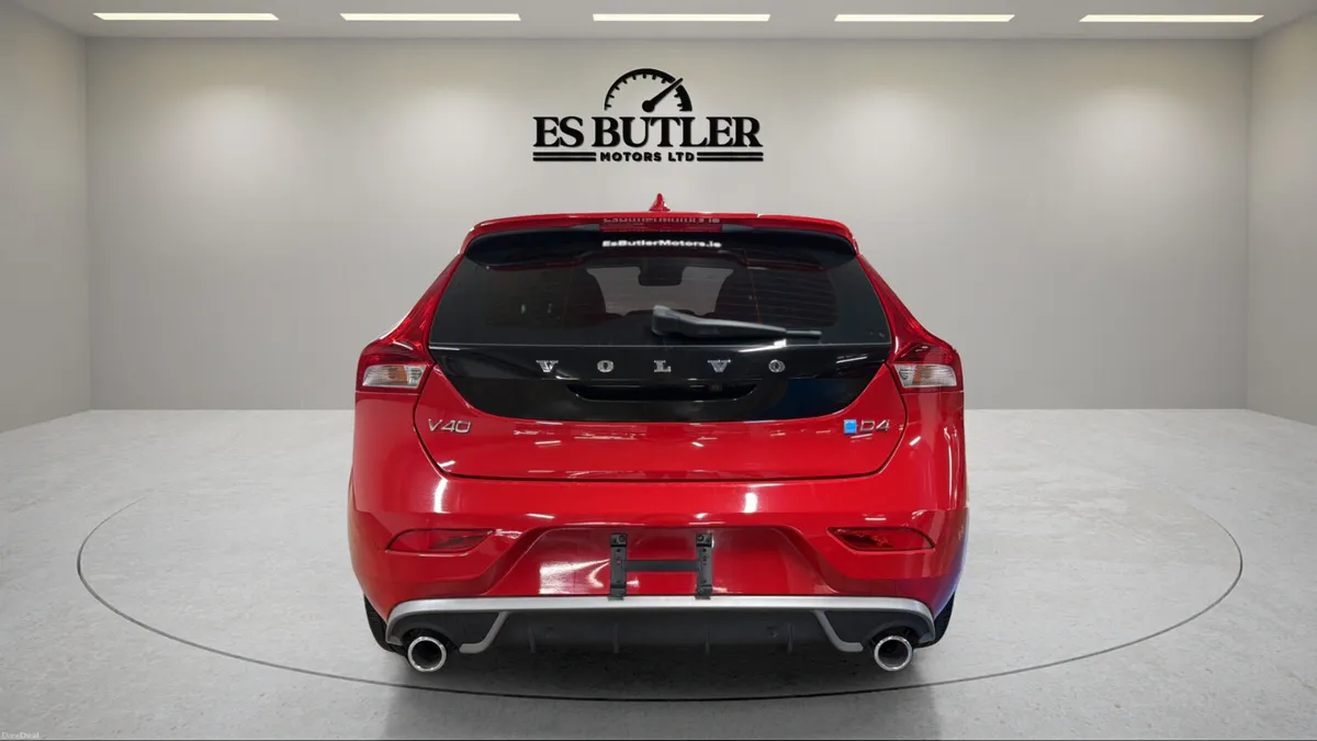 2016 Volvo V40 2.0L DIESEL AUTO R DESIGN LOW KMS - Image 4