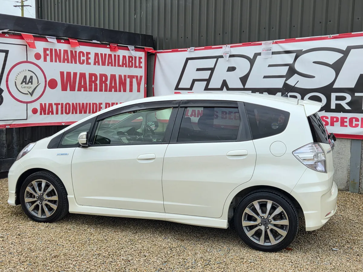 HONDA FIT RS HYBRID LOW KM - Image 6