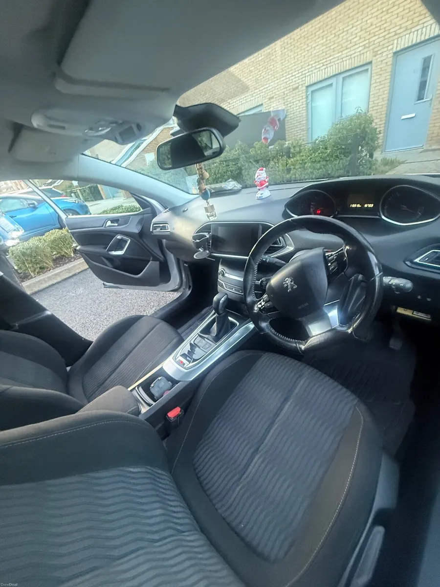 Peugeot 308 automatic - Image 4