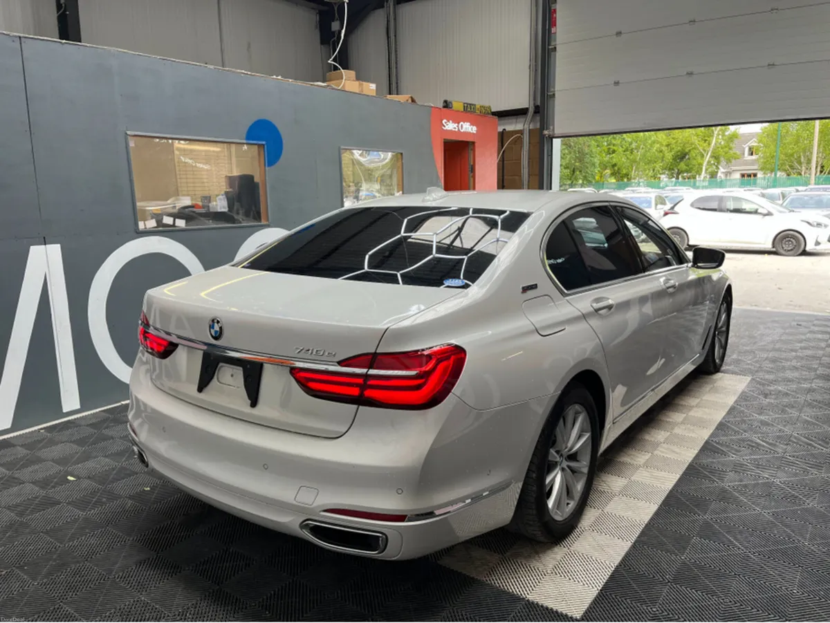 BMW 7-Series 2016 BMW 740E IPERFORMANCE 2.0 AUTOMA - Image 2