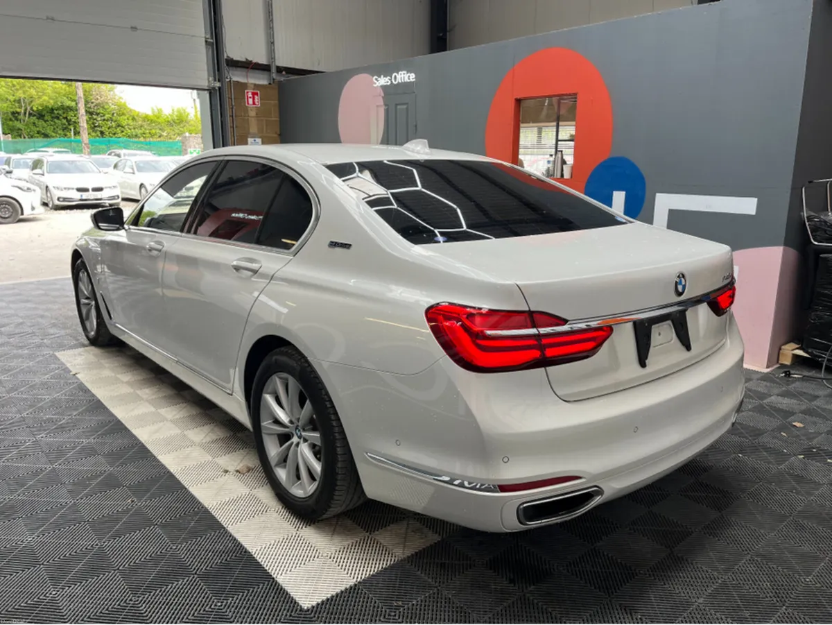 BMW 7-Series 2016 BMW 740E IPERFORMANCE 2.0 AUTOMA - Image 4