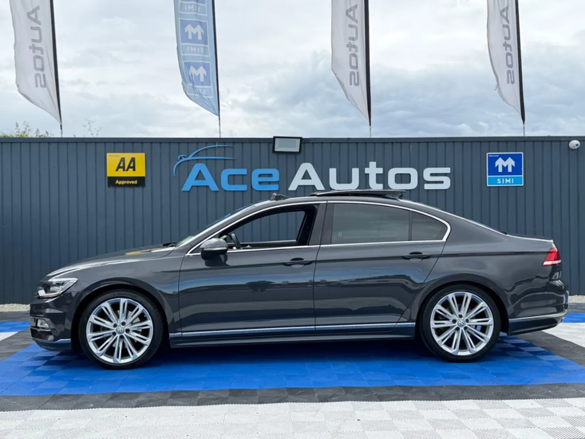 Volkswagen Passat R-LINE - SUNROOF - 2.0L DIESEL - - Image 4