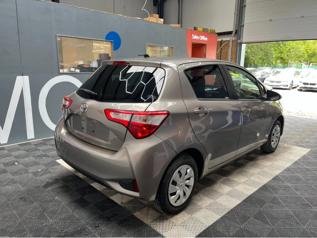 Toyota Vitz 2019 TOYOTA VITZ F 1.0 AUTOMATIC / REV - Image 2
