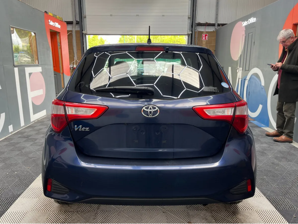 Toyota Vitz 2019 TOYOTA VITZ F 1.0 AUTOMATIC / REV - Image 3