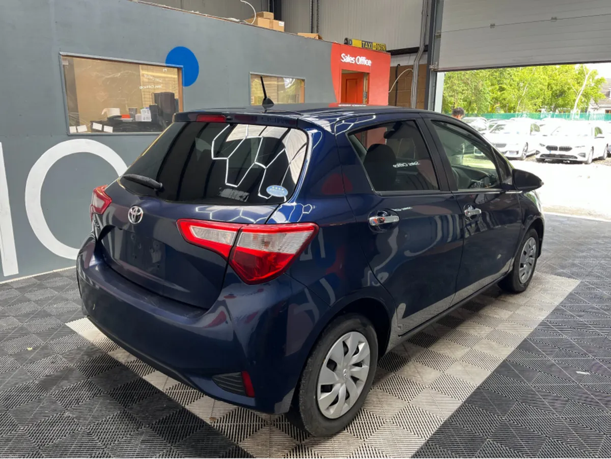 Toyota Vitz 2019 TOYOTA VITZ F 1.0 AUTOMATIC / REV - Image 2