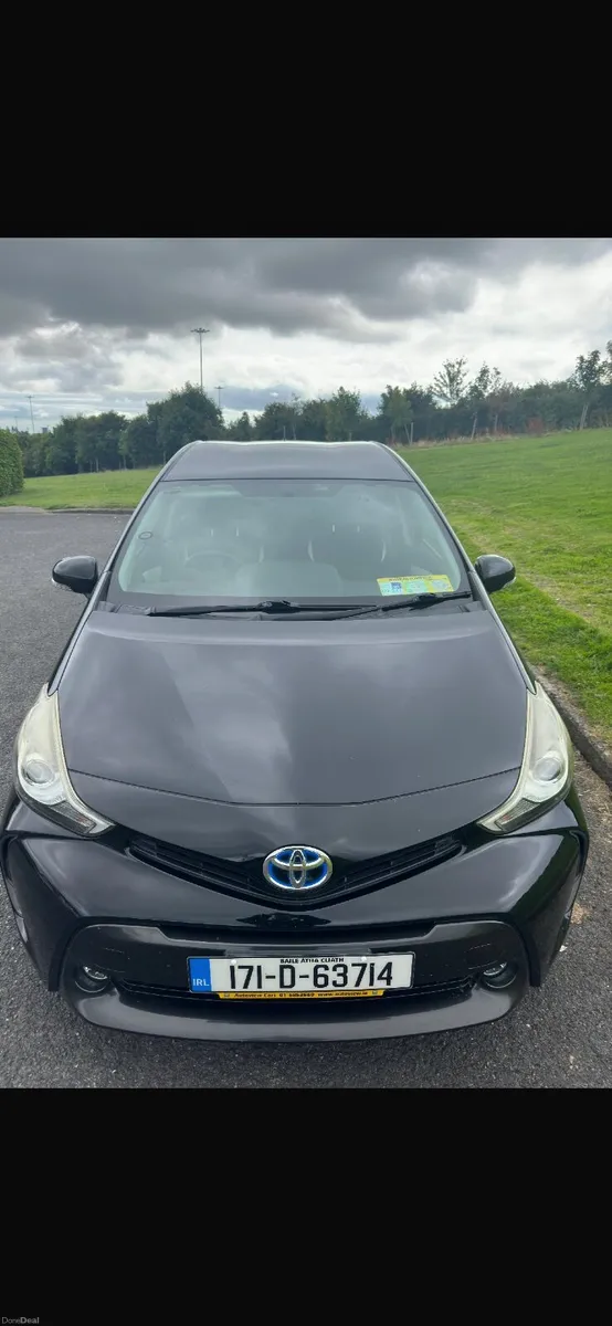 Toyota Prius 2017 - Image 2