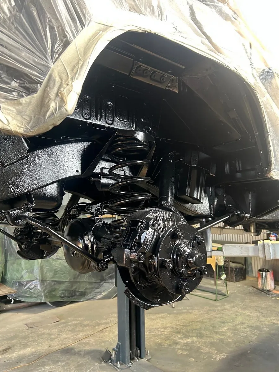 Land Rover Defender 110 Black 2.2 tdci 2013 - Image 4
