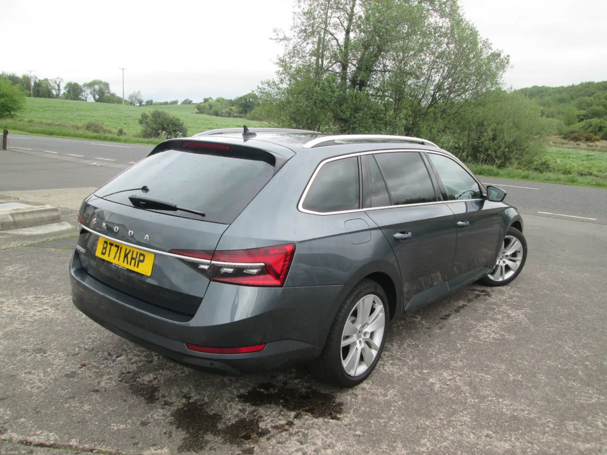 2022  SKODA  SUPERB  2.0  TDI  SEL  5DR  ESTATE - Image 4