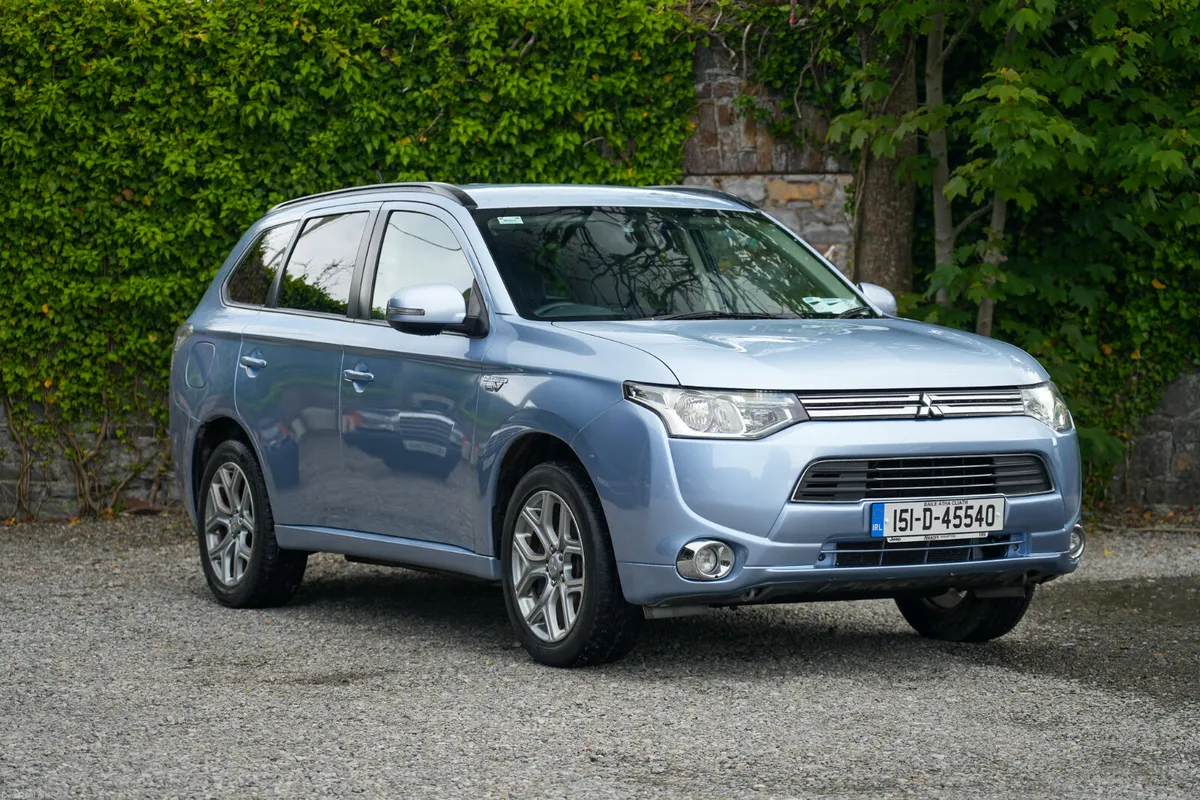 2015 Mitsubishi Outlander 5 Passenger Automatic - Image 1