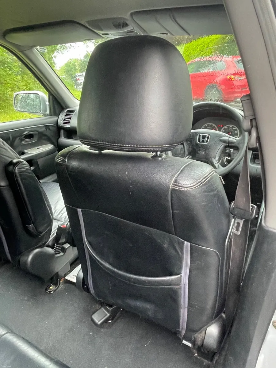 Honda CR-V 2003 automatic - Image 2