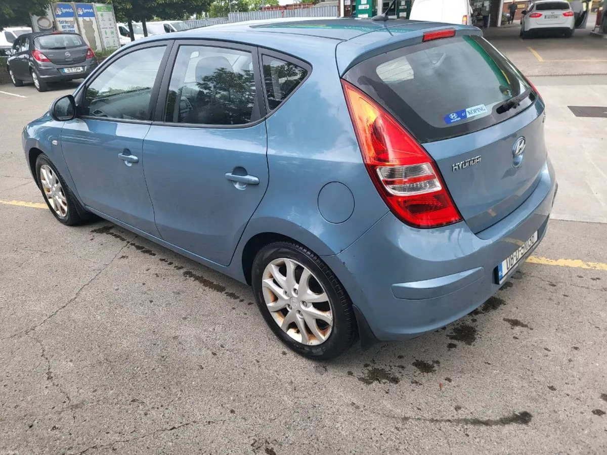 2008 I 30 hyundai - Image 4