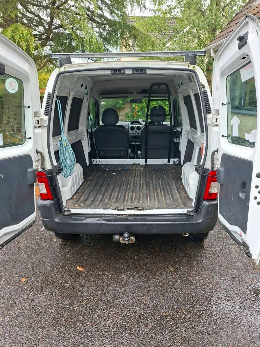 Car - Image 4