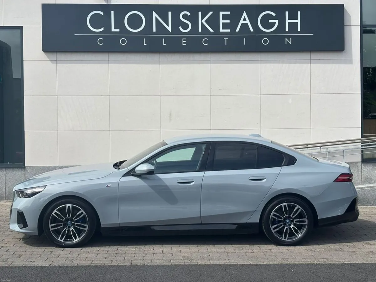 BMW i5 EDRIVE40 M SPORT - Image 4