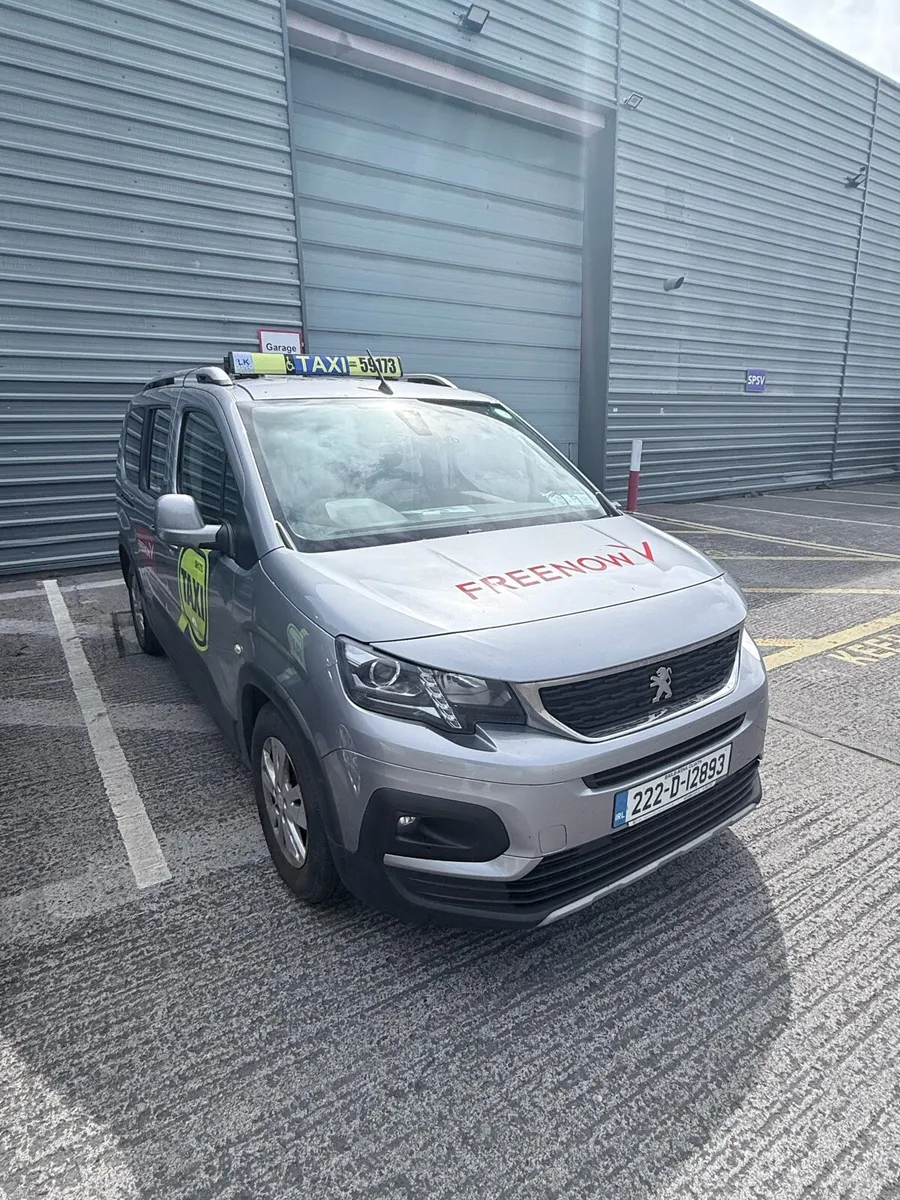 Taxi 7 Seater Ready to Go - Image 1