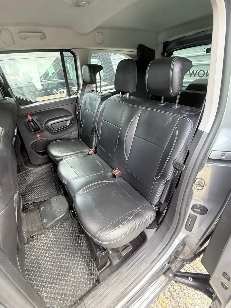Taxi 7 Seater with BRAND NEW ENGINE & GEAR ⚙️ BOX - Image 6