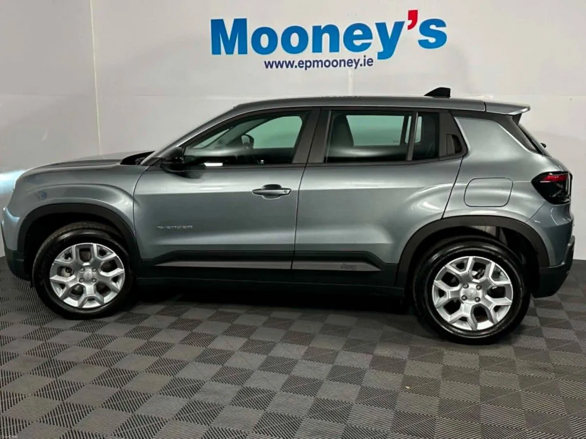 Jeep Avenger ALTITUDE HYBRID 1.2L PETROL AUTOMATIC - Image 3