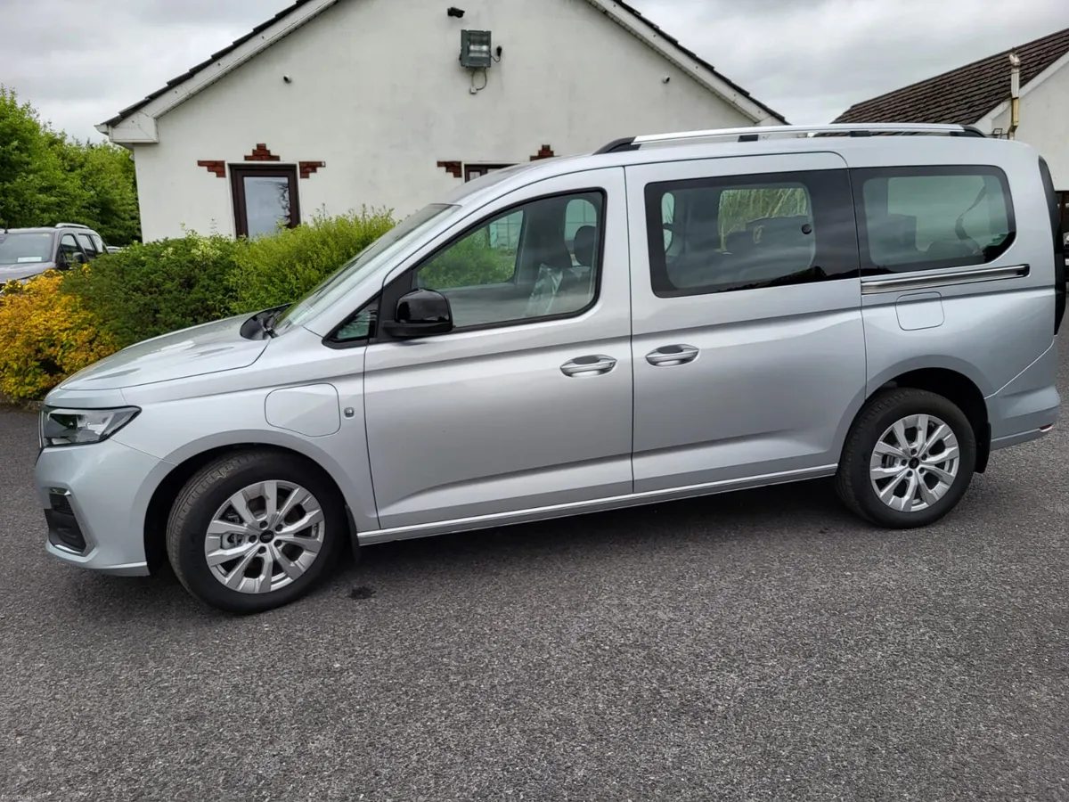 Wheelchair Taxi PHEV Ford Tourneo Connect 2026 - Image 4