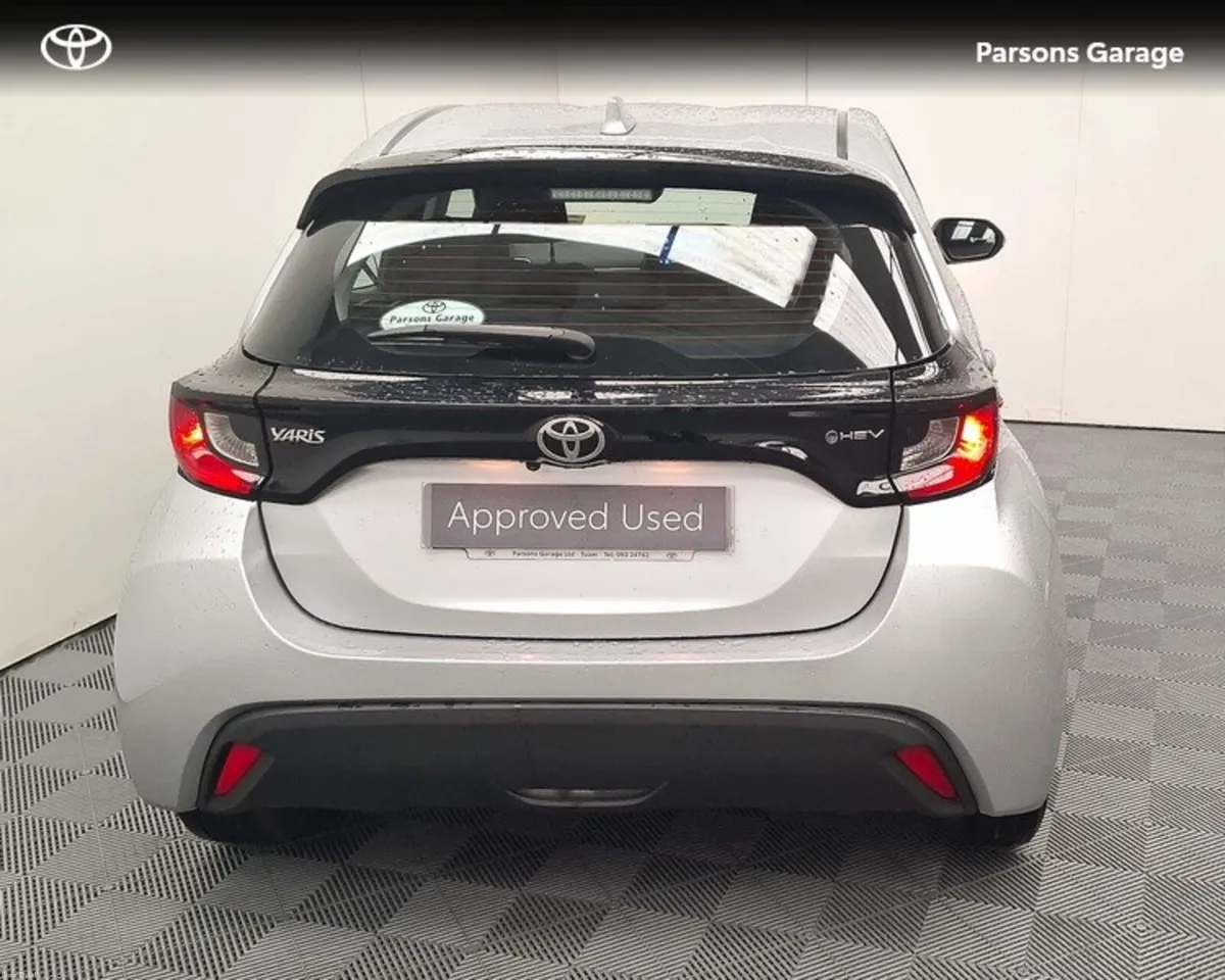 Toyota Yaris YARIS HYBRID 1.5 LUNA - Image 4