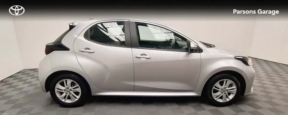 Toyota Yaris YARIS HYBRID 1.5 LUNA - Image 3