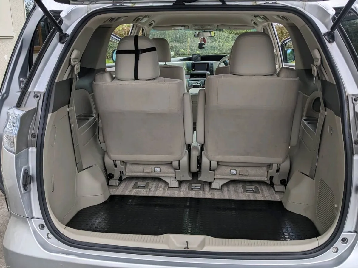2011 Toyota Estima Hybrid - Image 3