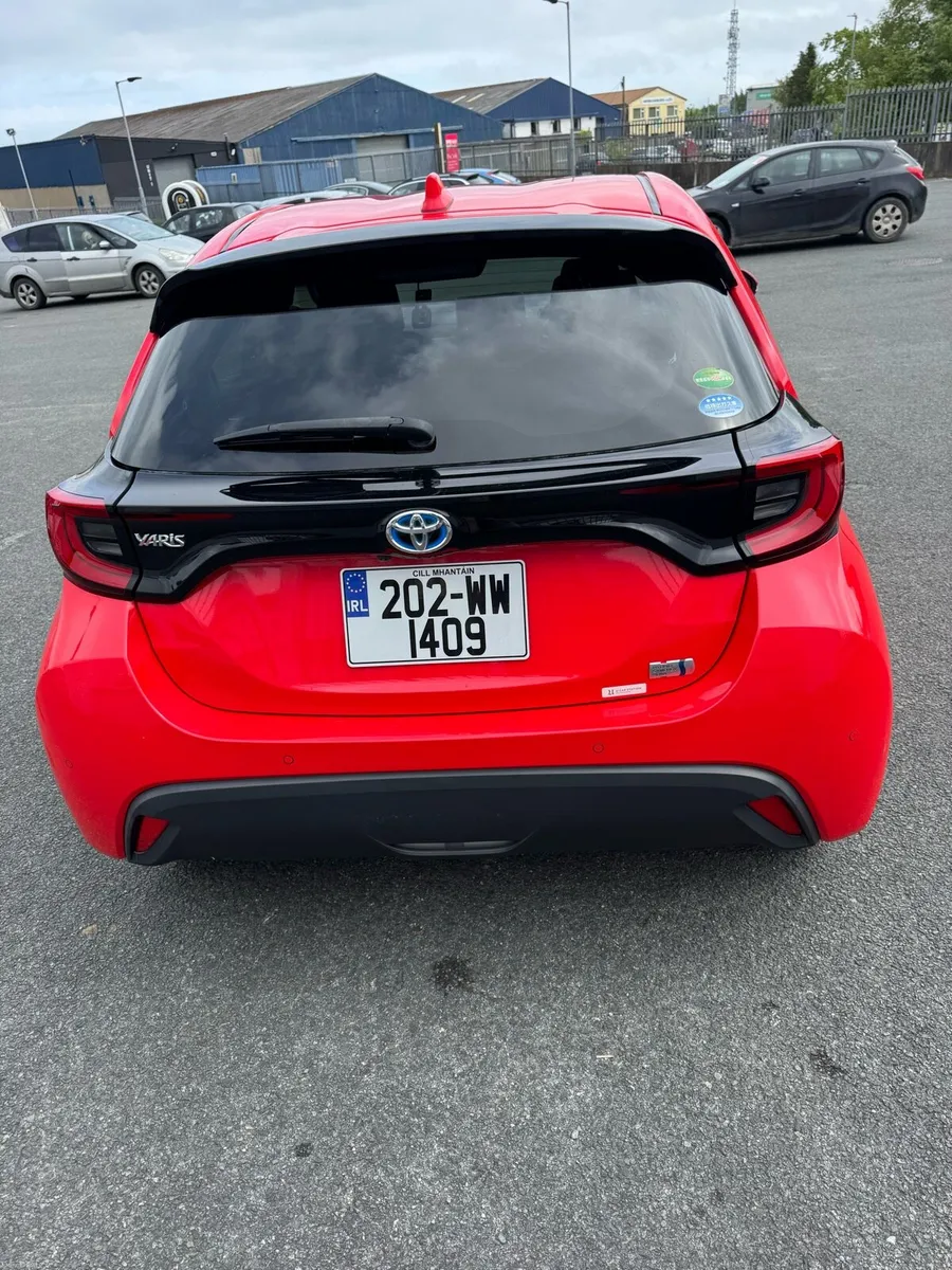 Toyota Yaris hybrid - Image 2