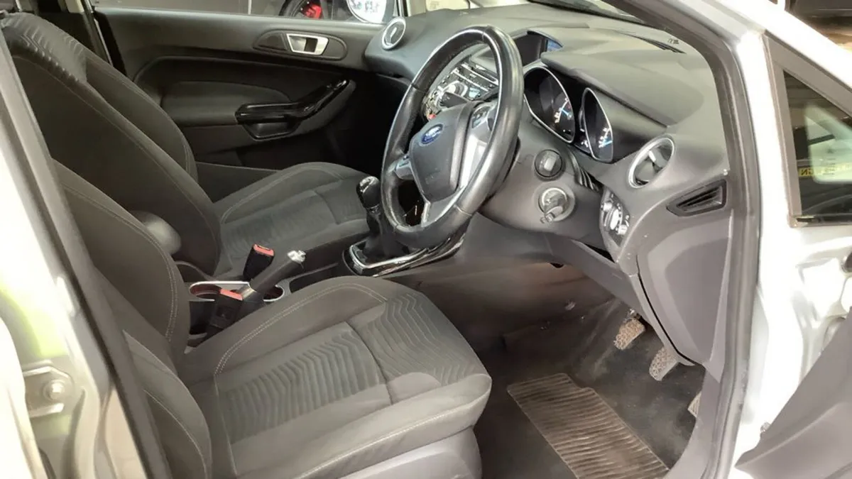 FORD FIESTA 1.0 E/B 125 TITANIUM Hatchback - Image 4