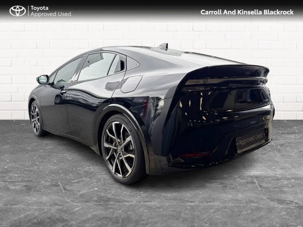 Toyota Prius Plug-In Hybrid - Image 2