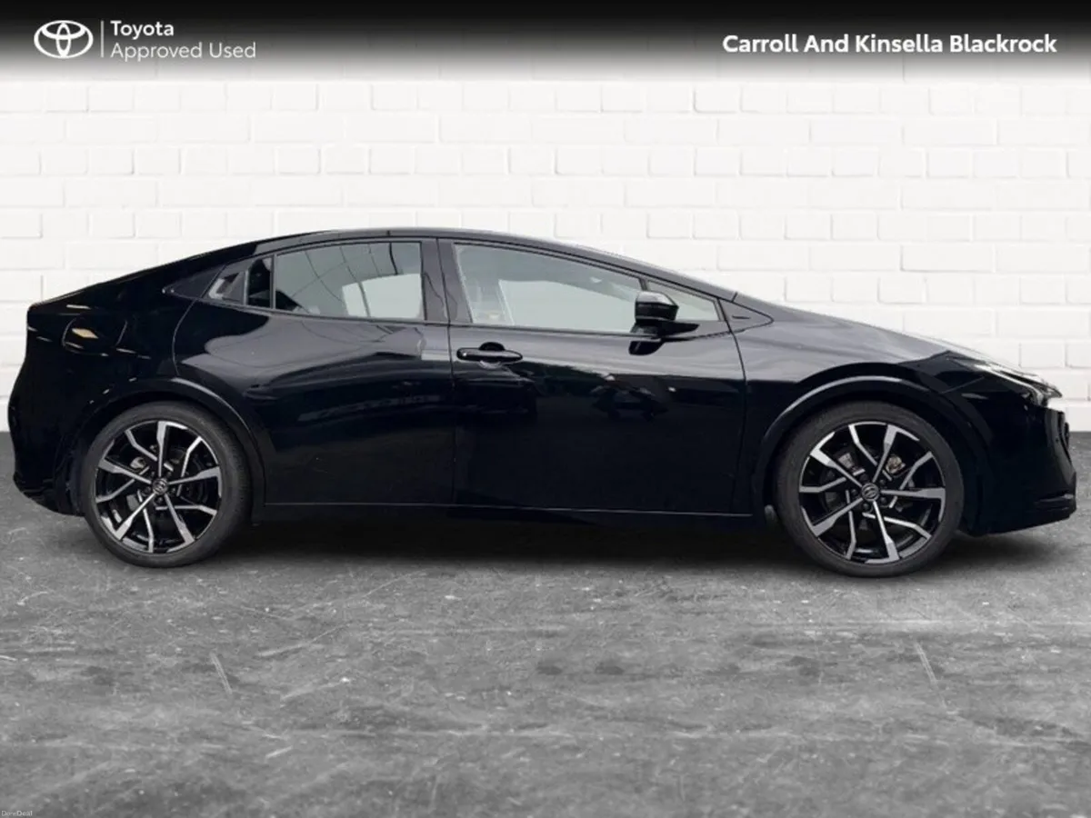 Toyota Prius Plug-In Hybrid - Image 3