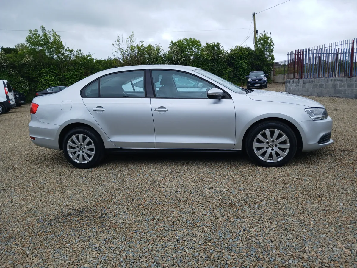 Volkswagen Jetta 2012 1.2Tsi petrol - Image 4