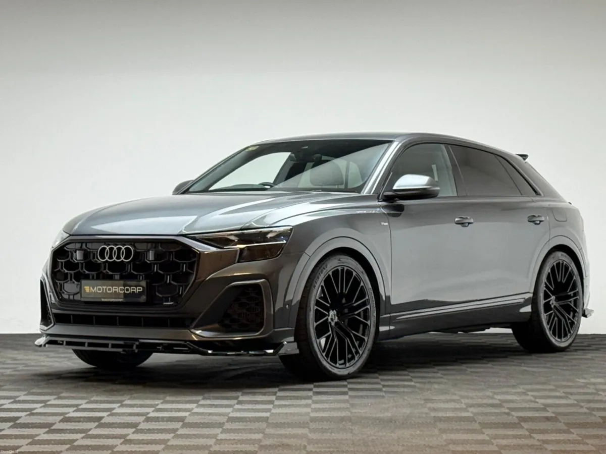 Audi Q8 TFSI E QUATTRO S LINE - Image 3