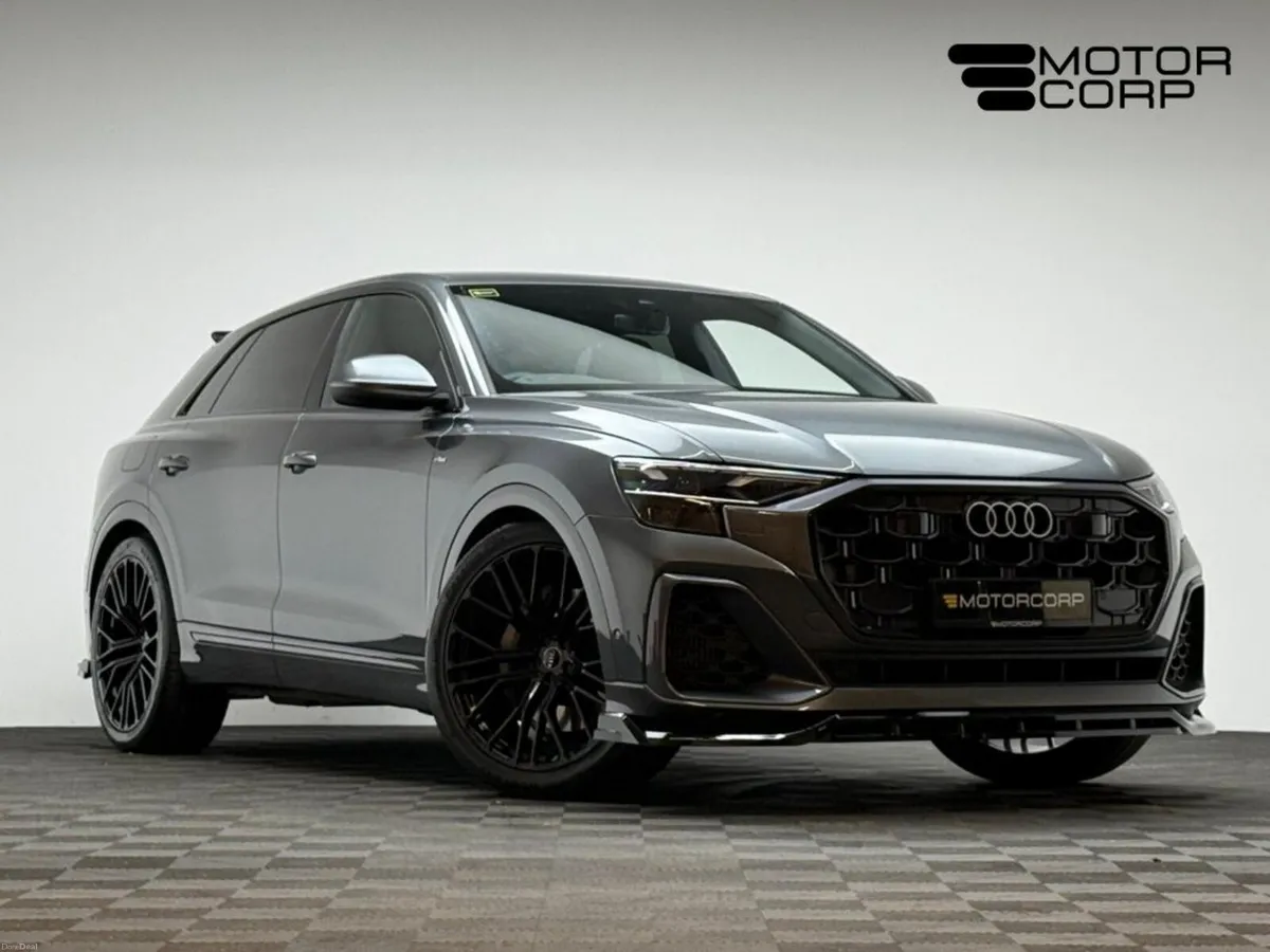 Audi Q8 TFSI E QUATTRO S LINE - Image 1