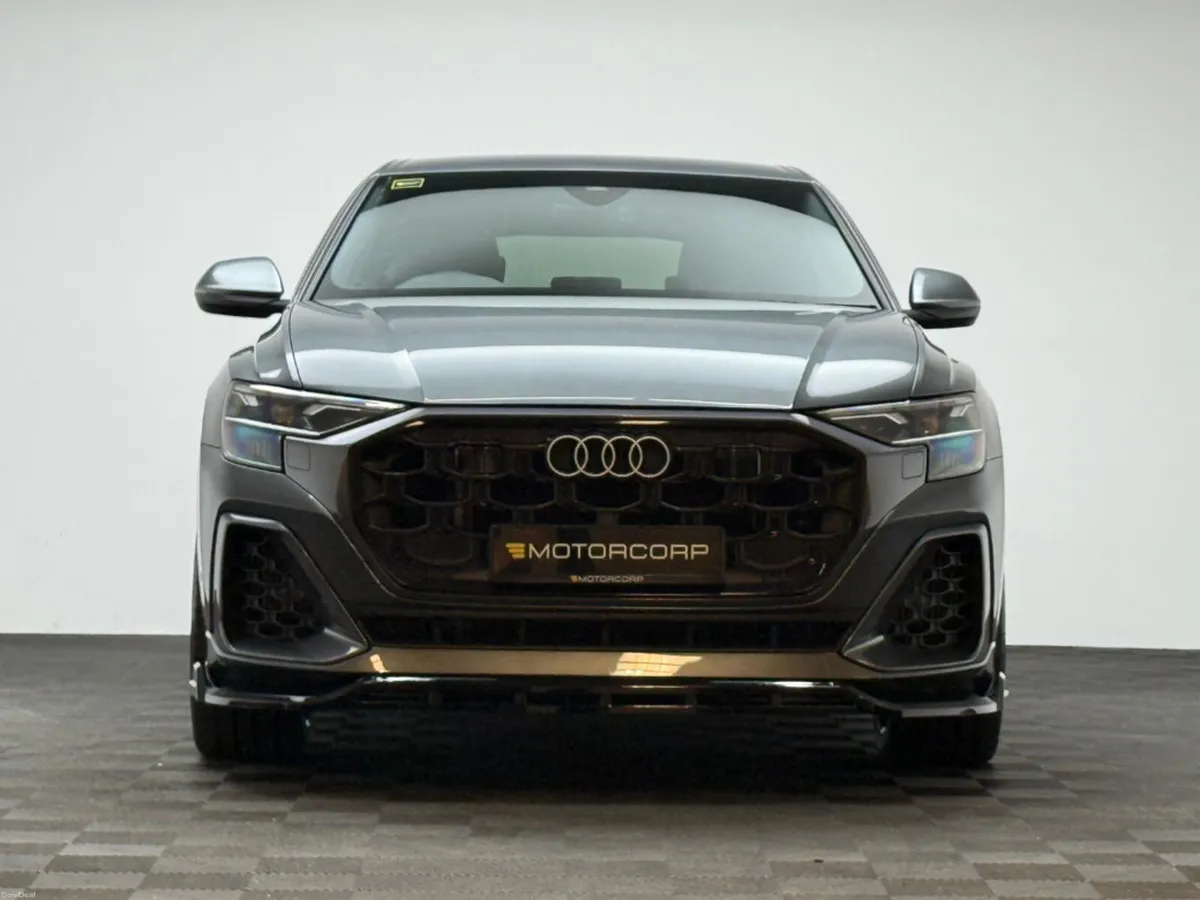 Audi Q8 TFSI E QUATTRO S LINE - Image 2