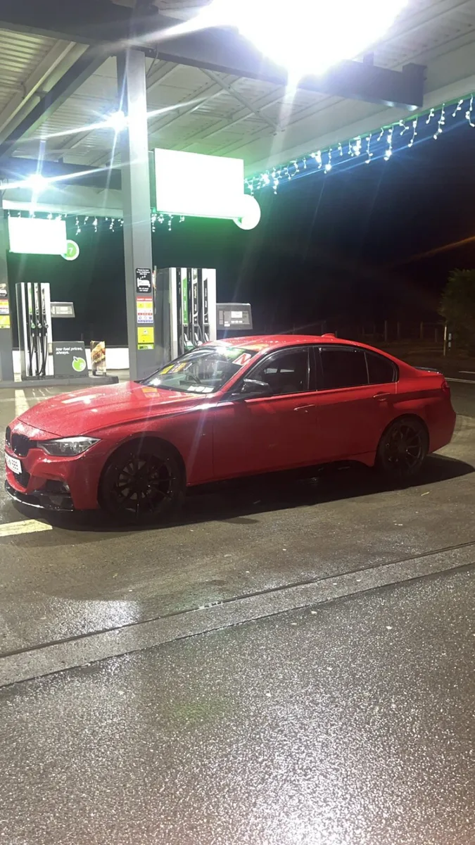 BMW F30 LCI Melbourne Red - Image 3