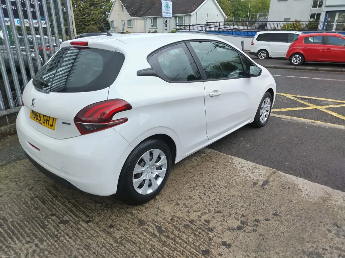 Peugeot 208 2015 - Image 3