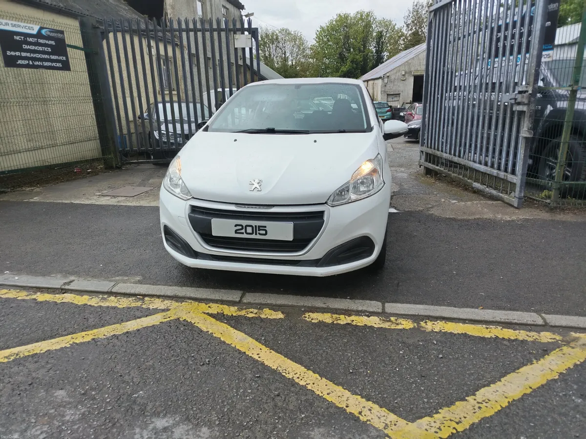 Peugeot 208 2015 - Image 1
