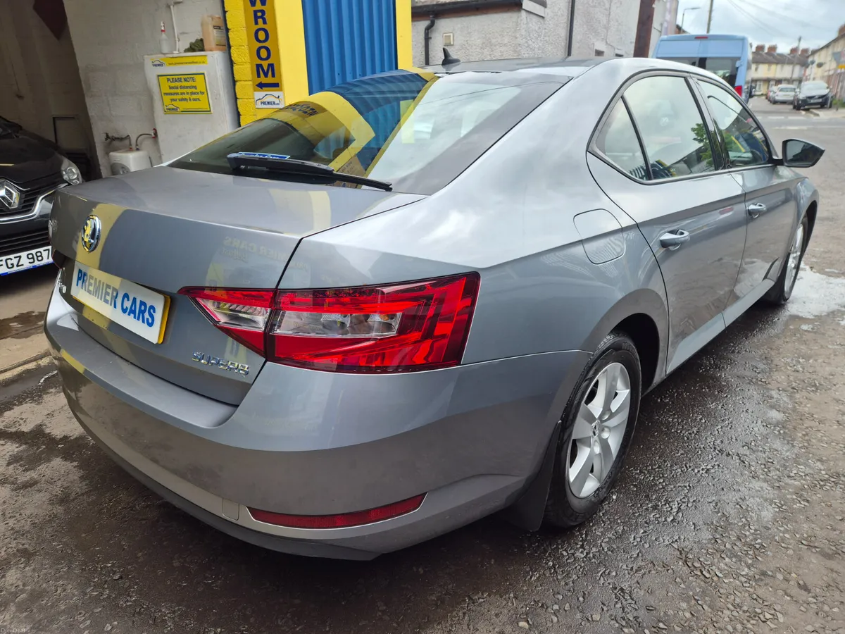 Skoda Superb 2018 - Image 2