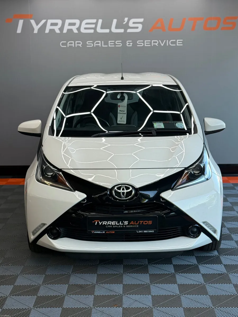 Toyota Aygo 1.0 Petrol "LOW KMS" X-Play 2018 - Image 3
