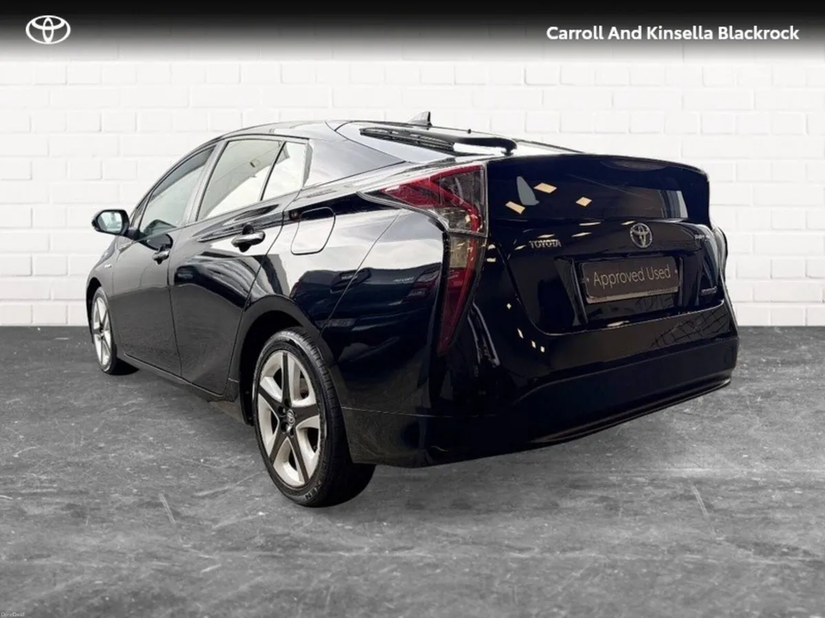 Toyota Prius Hybrid Luxury - Image 2