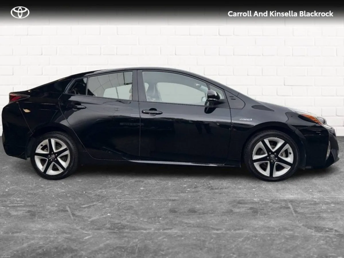 Toyota Prius Hybrid Luxury - Image 3