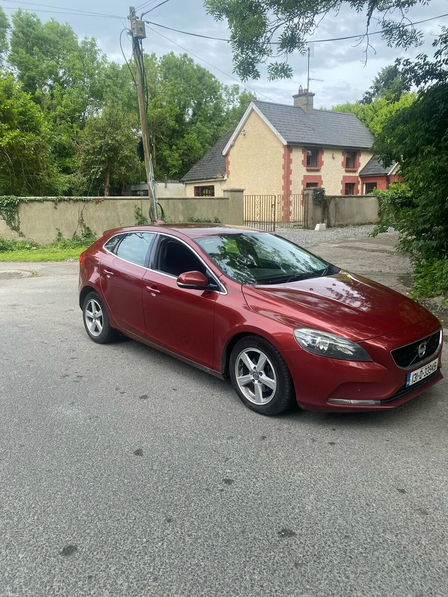 2013 Volvo V40 - Image 2