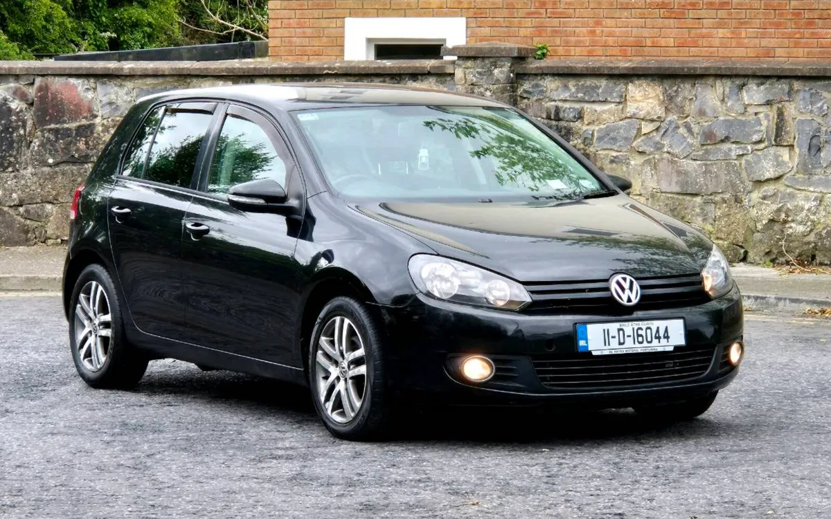2011 Volkswagen Golf - Image 2