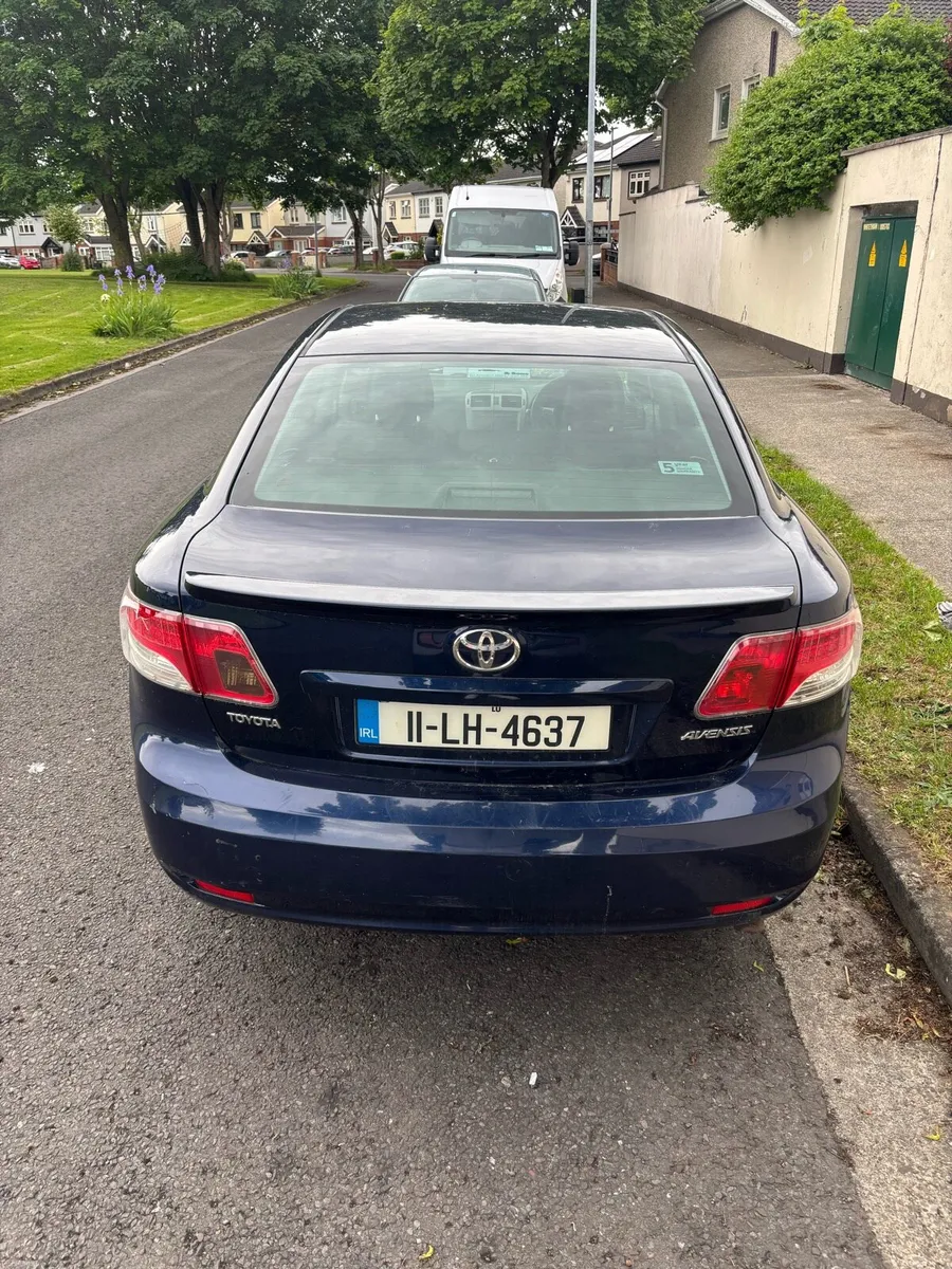 Toyota Avensis 2011 - Image 2