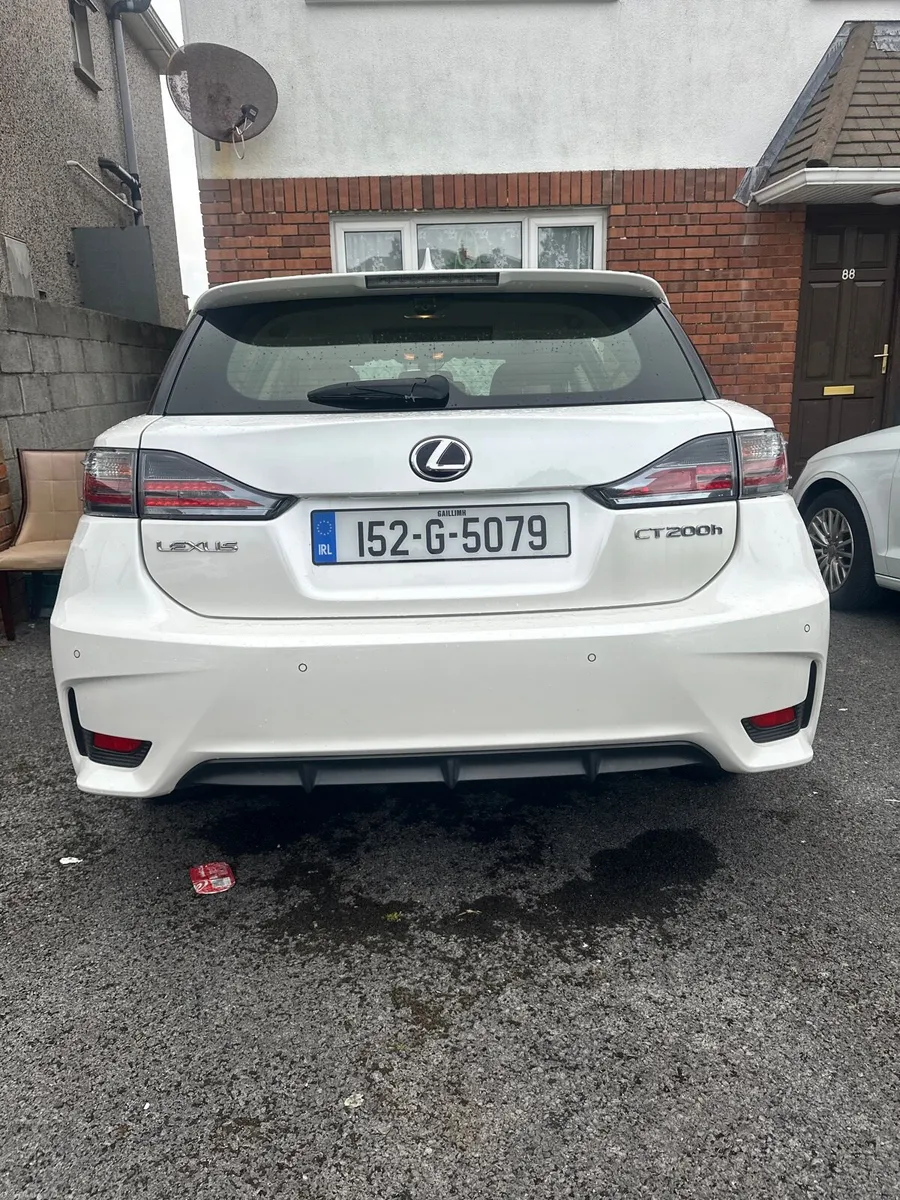 (LIKE NEW) 2015 Lexus CT200h Executive Model - Image 4