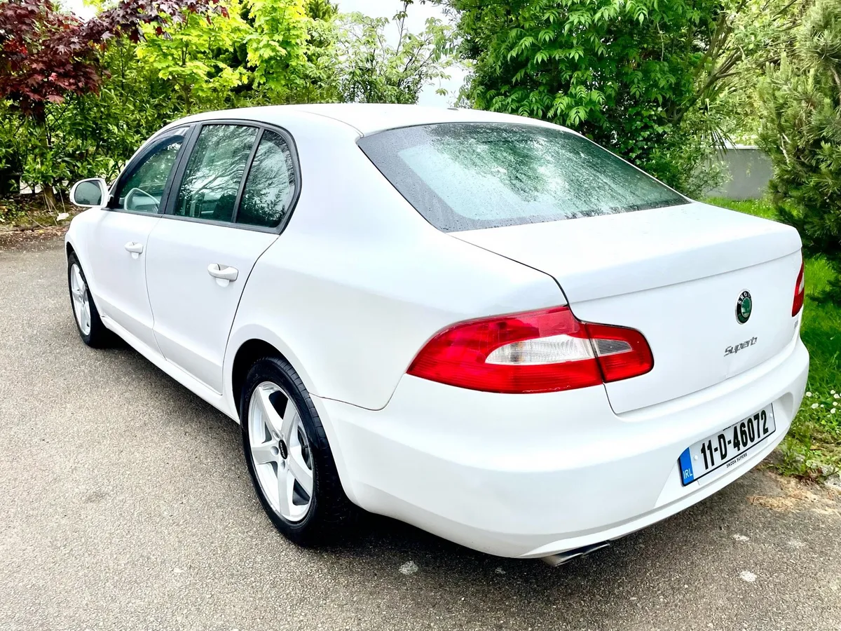 11 Skoda Superb 2.0 Tdi 140bhp Nct 7/26 €1950 - Image 4