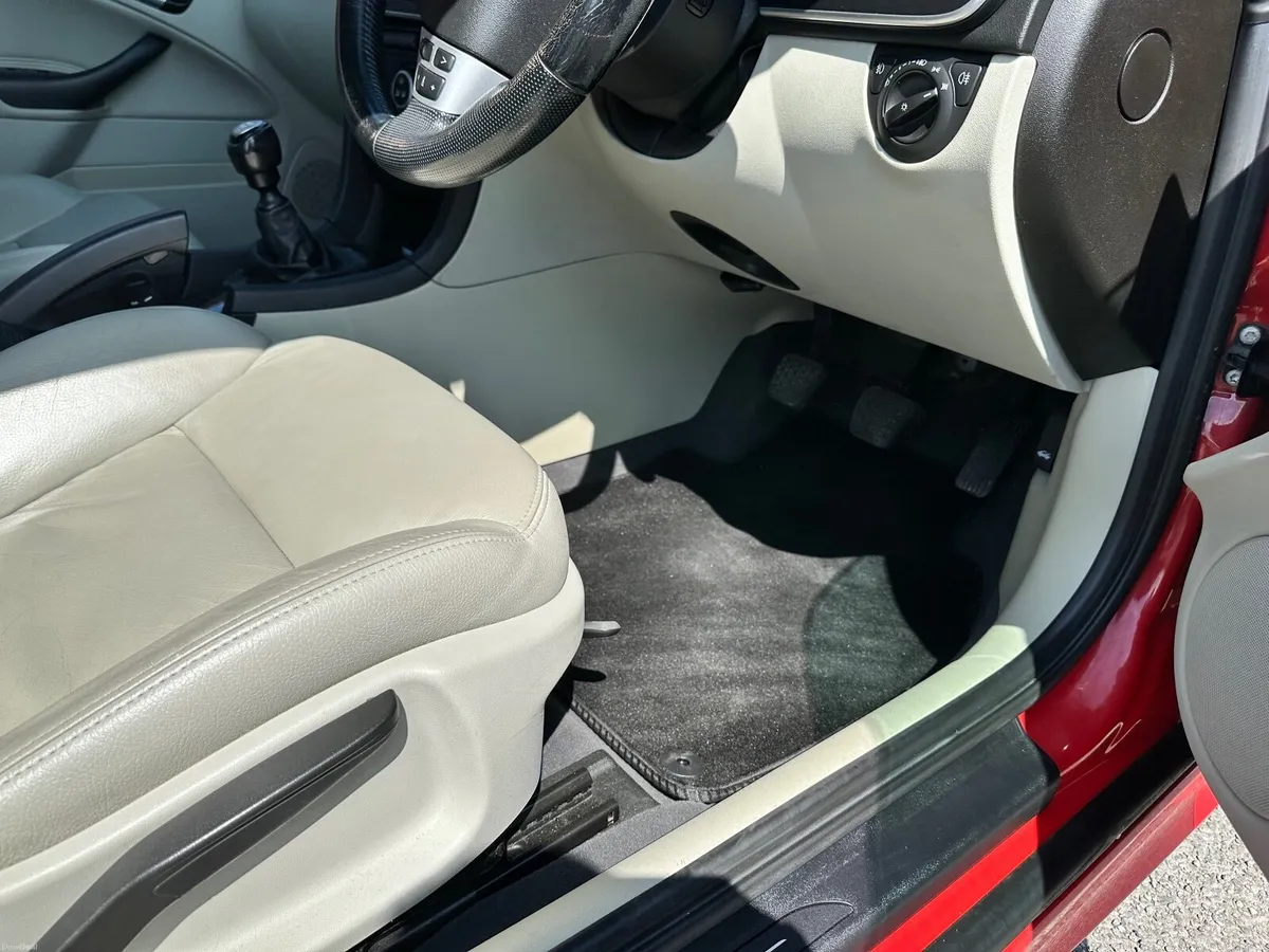 Saab 9-3 2011 - Image 4